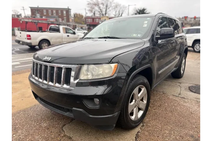 $7995 : 2011 Grand Cherokee Laredo image 4