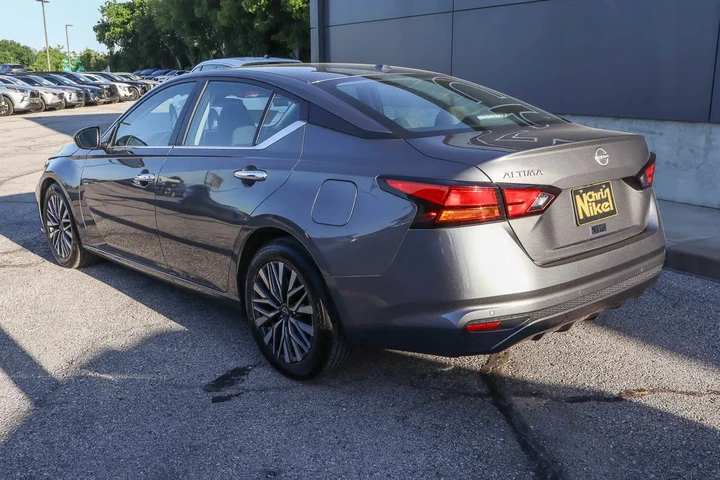 $22087 : 2025 Altima SV FWD image 6