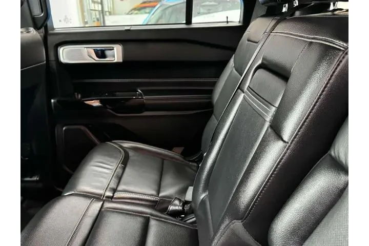 $38990 : Ford Explorer 2022 AWD ST 4d image 10