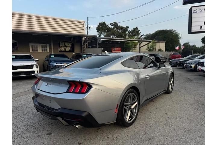 2024 Mustang GT Premium Coupe image 5