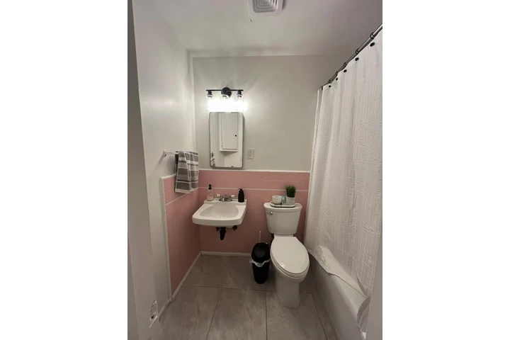 $2150 : Un Departamento en Fourplex image 6