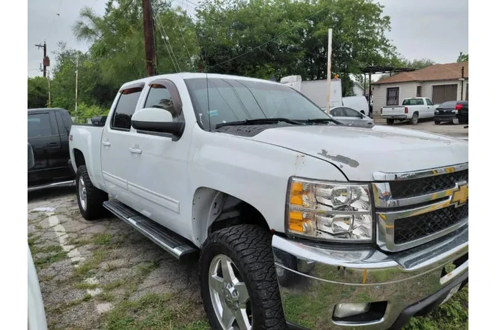 $15900 : 2011 Silverado 2500HD LTZ image 7