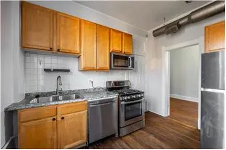 $1985 : Rental property with 2 bedro image 4