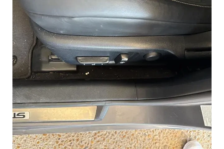 $17087 : Lexus IS 200t 2016 4dr Sedan image 9