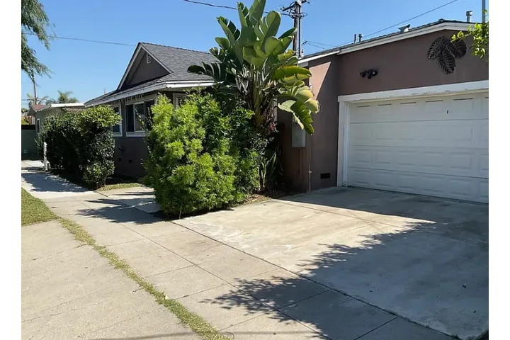 $1930 : UPDATED SINGLE FAMILY HOME - image 1