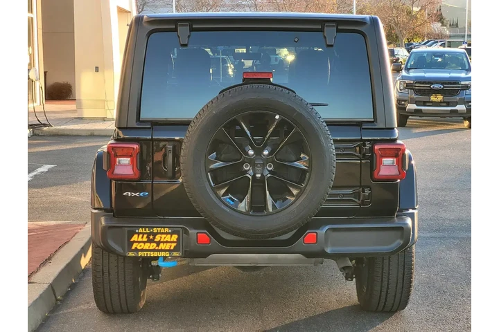 $30824 : Jeep Wrangler 2023 4x4 High image 5