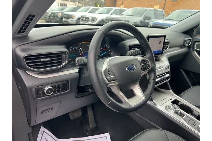 $29679 : Ford Explorer 2023 AWD XLT 4 image 7