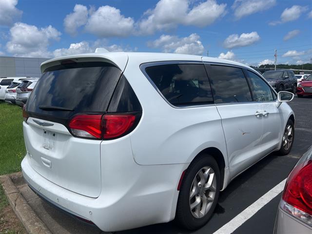 $14990 : PRE-OWNED 2018 CHRYSLER PACIF image 9