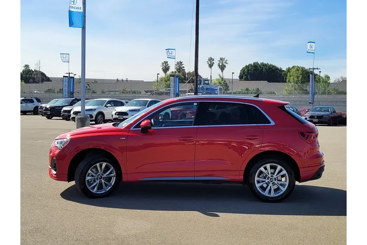 $28360 : Audi Q3 2025 AWD quattro S l image 8