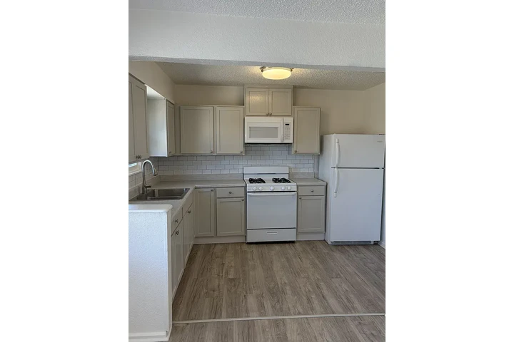 $790 : Modern 1BD 1BT available image 1