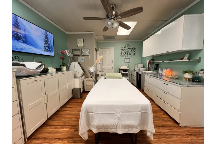 HAIR STATION  ROOM FOR FACIAL image 6