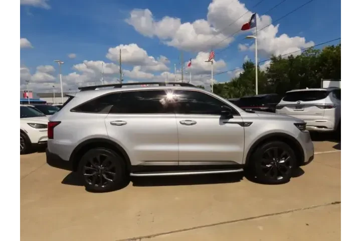 $26745 : Kia Sorento 2021 AWD SX Pres image 8