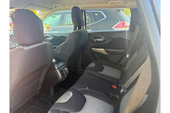 $10950 : 2018 Cherokee Latitude image 8
