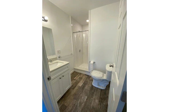 $1250 : Low Income  1309 e. 43 rd image 7