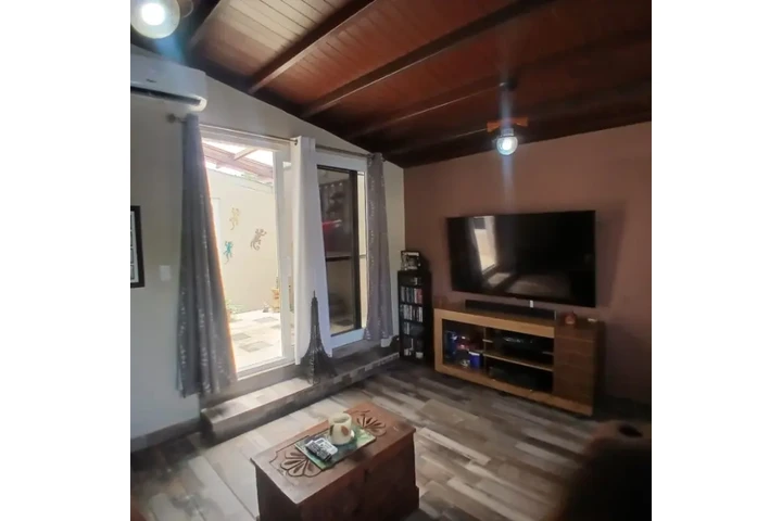 $1100 : Apartamento en renta zona 13 image 1