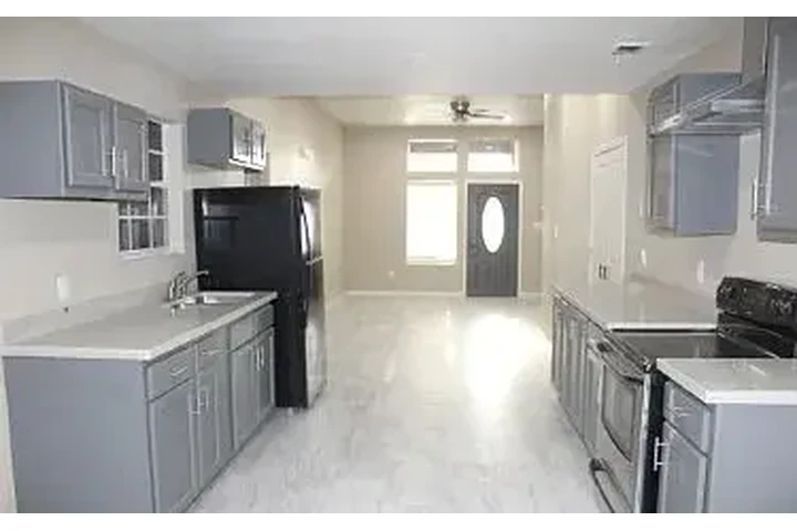 $1000 : HOUSE RENT AVAILABLE LAREDO TX image 5