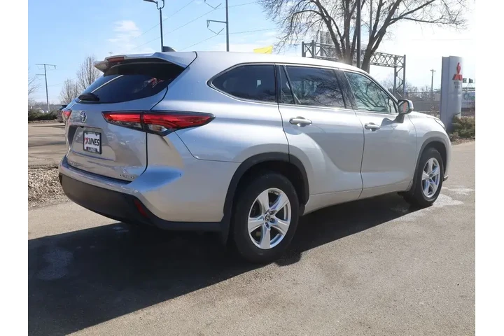 $26977 : Toyota Highlander 2022 AWD L image 10