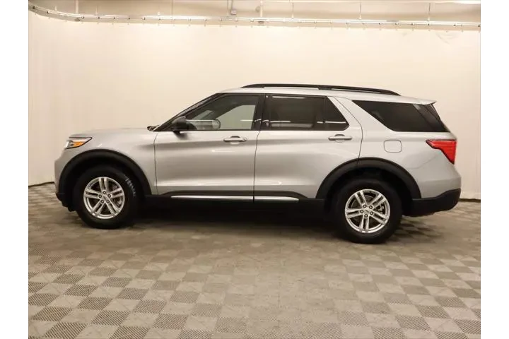 $27184 : Ford Explorer 2023 AWD XLT 4 image 2
