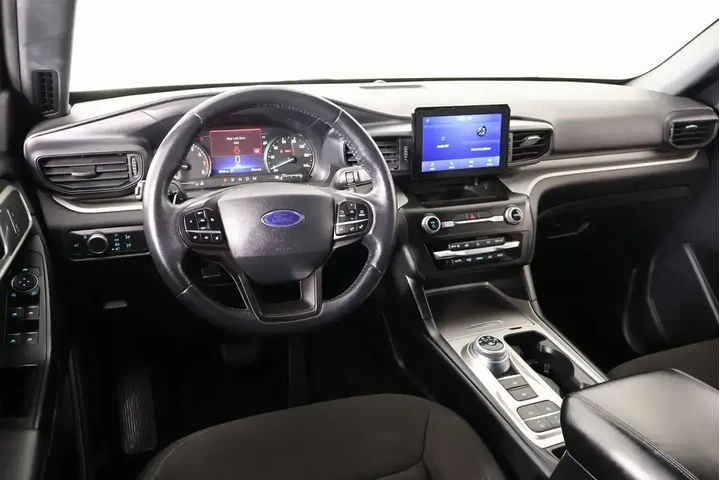 $17222 : Ford Explorer 2020 XLT 4dr S image 2