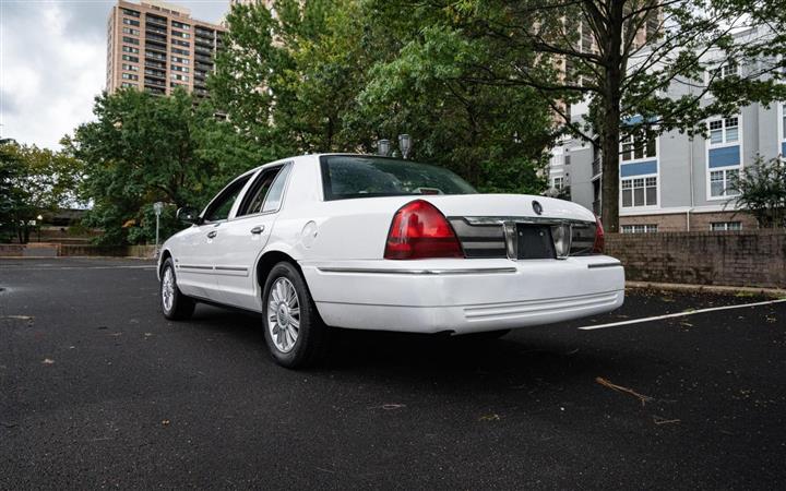 $10250 : 2010 MERCURY GRAND MARQUIS image 6