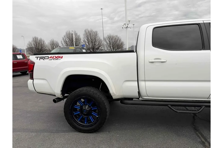 $31283 : Toyota Tacoma 2019 4x4 TRD S image 8