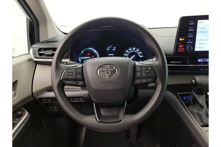 $37998 : Toyota Sienna 2024 LE 8-Pass image 10