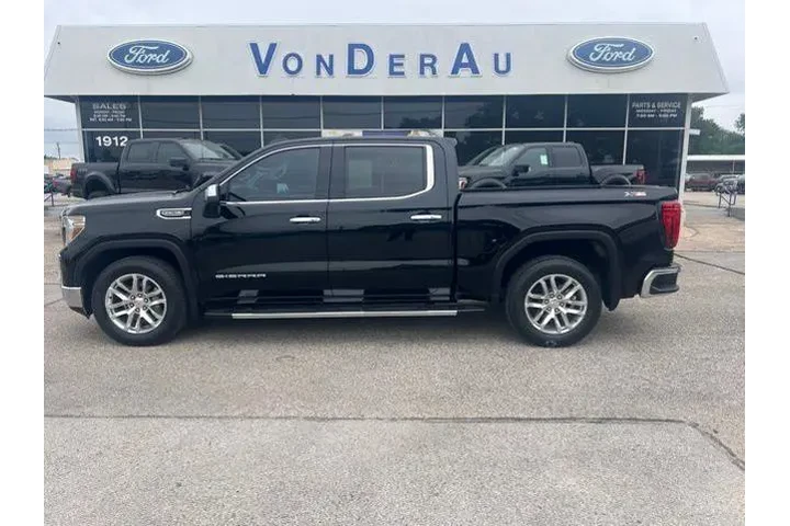 $35495 : GMC Sierra 1500 2020 4x4 SLT image 1
