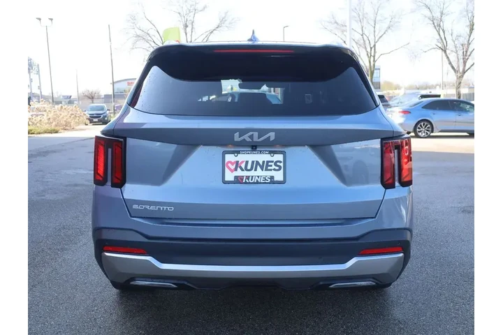 $23377 : Kia Sorento 2024 S 4dr SUV image 8