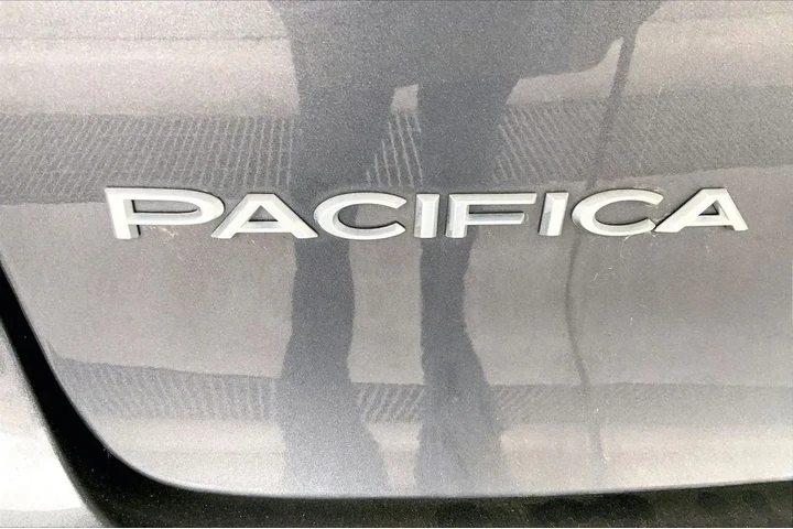 $10891 : Chrysler Pacifica 2018 Touri image 9