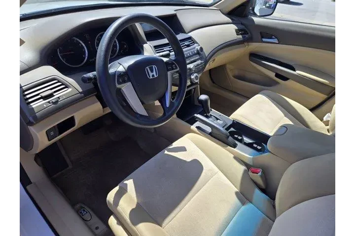 $9588 : Honda Accord 2010 LX 4dr Sed image 10