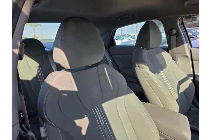 $20250 : Hyundai ELANTRA 2025 SEL Spo image 10
