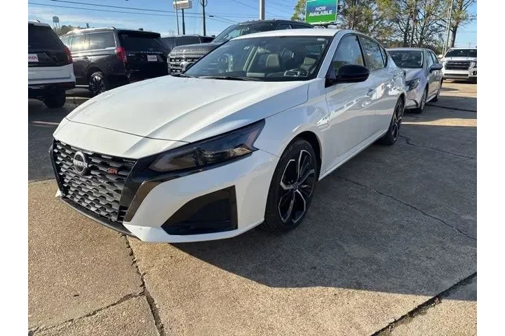 $23531 : Nissan Altima 2024 2.5 SR 4d image 1