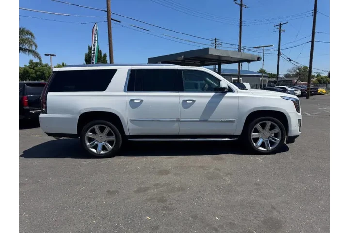 $27998 : 2019 Escalade ESV Luxury image 9
