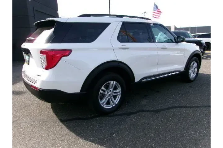 $31695 : Ford Explorer 2023 AWD XLT 4 image 6