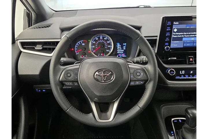 $20998 : Toyota Corolla Hatchback 202 image 10