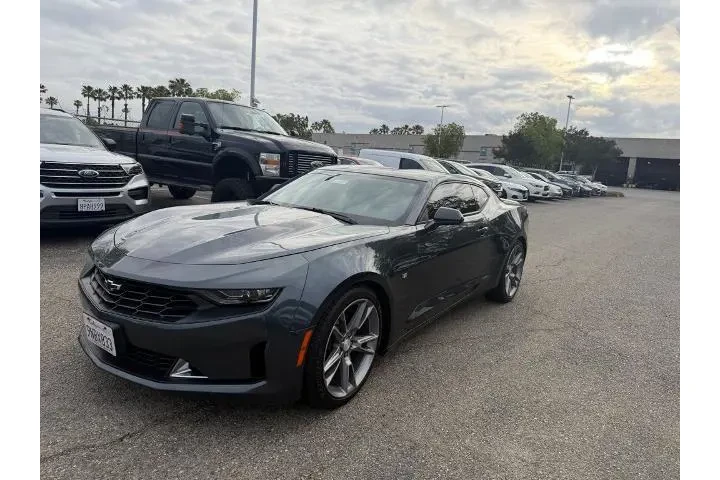 $19800 : Chevrolet Camaro 2020 LT 2dr image 1