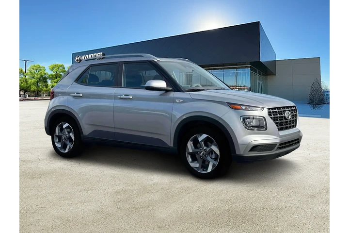 $17499 : Hyundai VENUE 2024 SEL 4dr C image 10