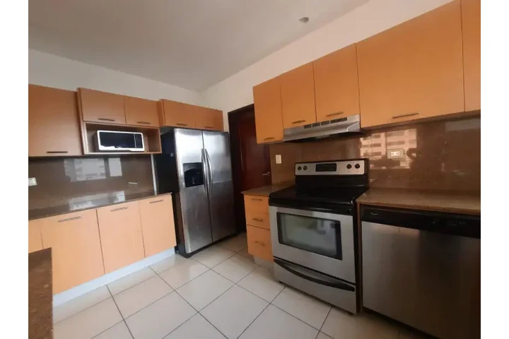 $1650 : Apartamento en Renta Amueblado image 3
