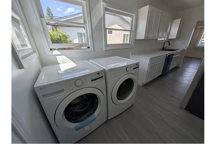 $1900 : AVAILABLE FOR RENT image 2