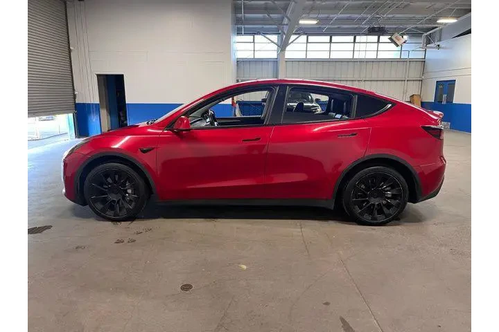 $31584 : Tesla Model Y 2022 AWD Long image 6