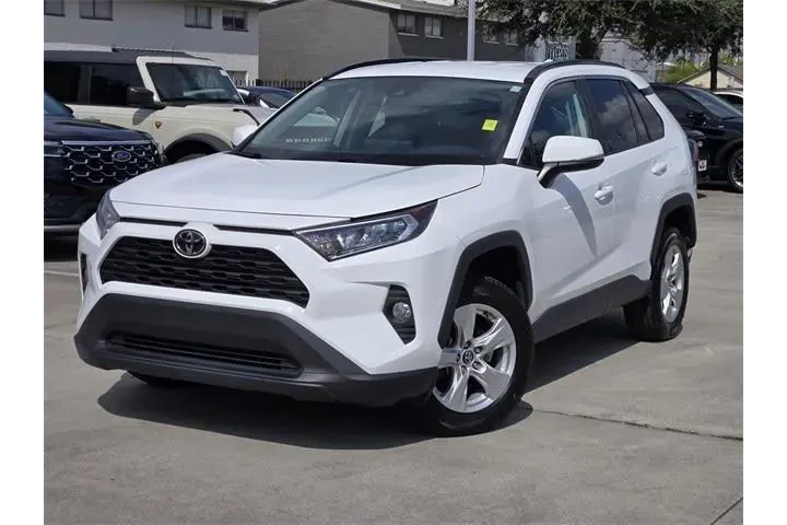 $23808 : Toyota RAV4 2021 XLE 4dr SUV image 1