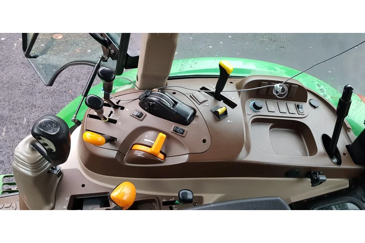 $9000 : Tractor John Deere 5820 image 6