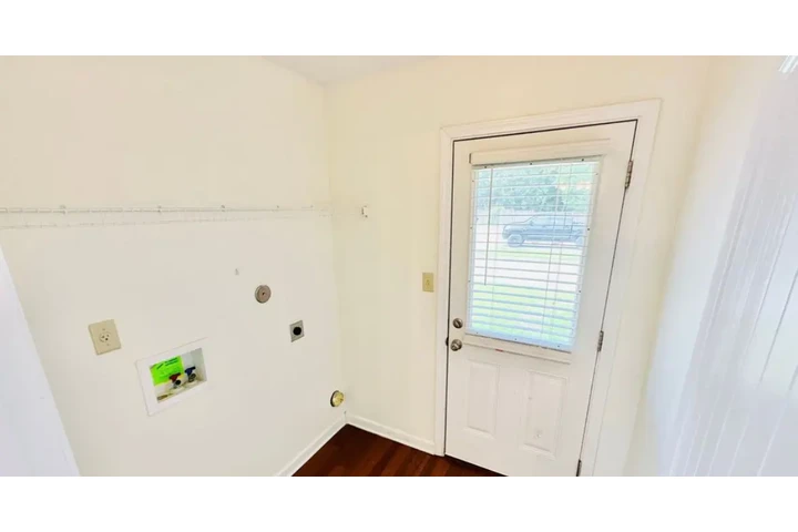 $1600 : Rent image 7