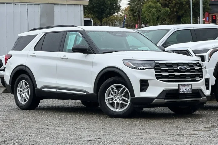 $37990 : Ford Explorer 2025 Active 4d image 2