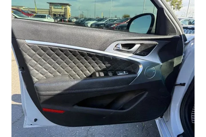 $20455 : Genesis G70 2019 AWD 3.3T Ad image 9