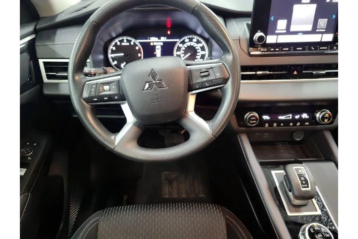 $23998 : Mitsubishi Outlander 2024 ES image 9