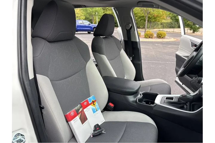 $35000 : Gold Certified2025 RAV4 XLE image 5