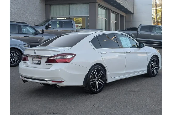 $16306 : Honda Accord 2017 Sport 4dr image 10