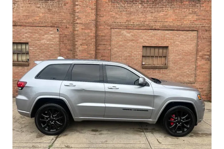 $18000 : 2017 Grand Cherokee Altitude image 9