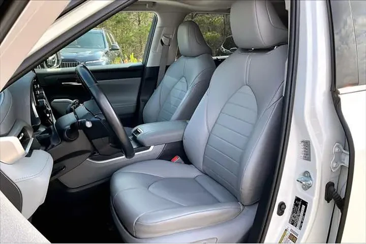 $29998 : Toyota Highlander 2021 AWD X image 8